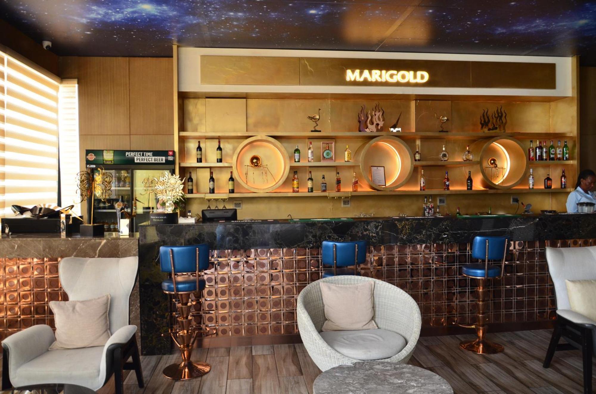 Marigold Hotel & Restaurants ウィントフーク エクステリア 写真